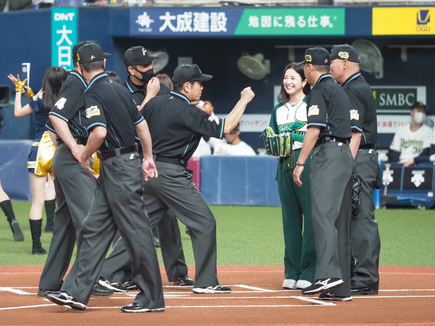 【画像】日本シリーズ始球式に登場した吉高由里子さん(33)、むっちゃ可愛いwwwuwwwuwwwuwwwuwww\n_1