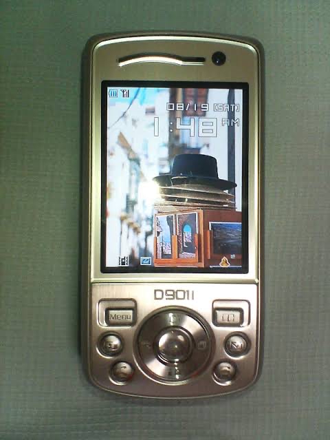 【悲報】大物声優「ガラケー使ってまーす（Twitter for iPhone）」\n_1