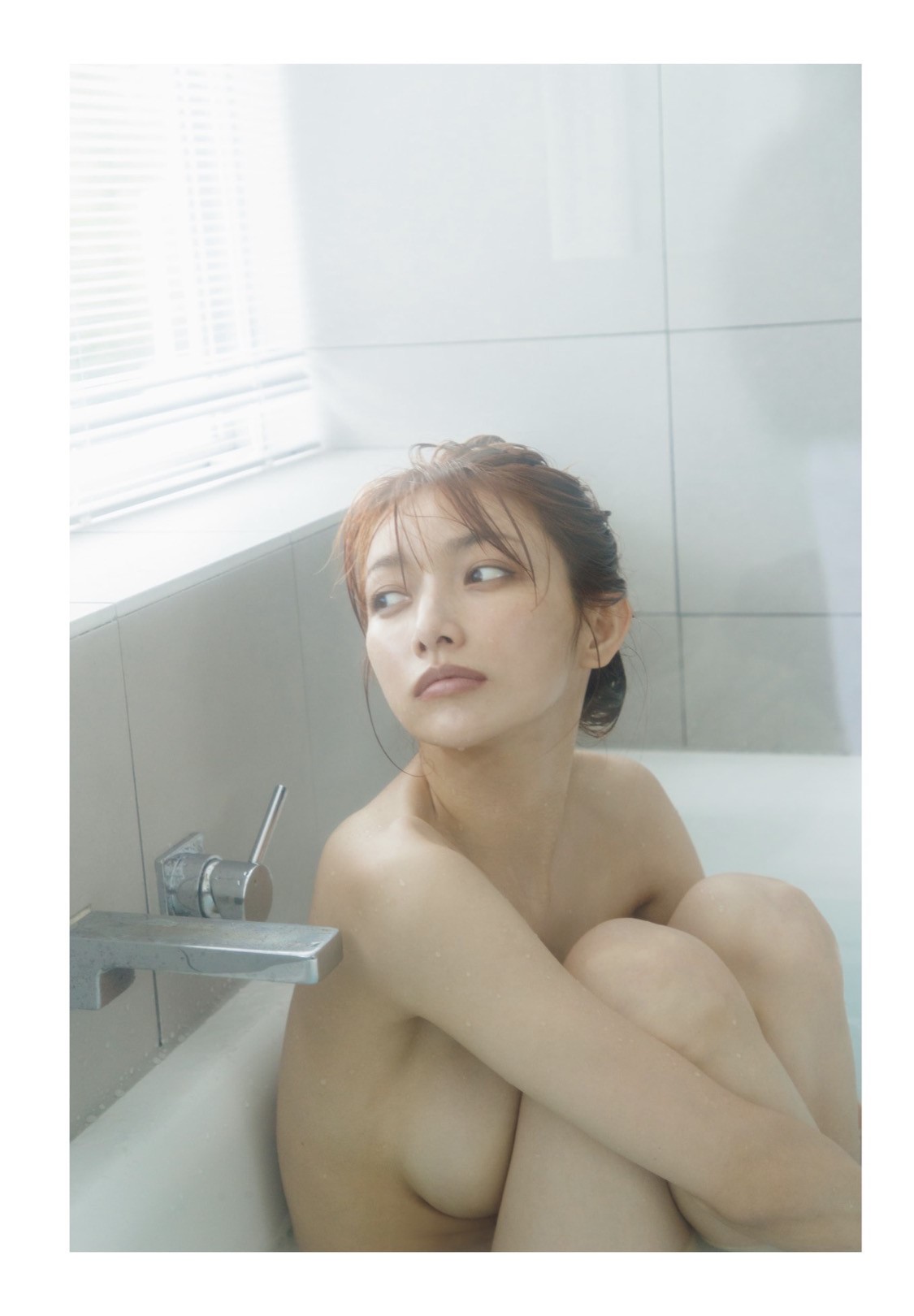 【謎】後藤真希さん、何故か写真集が売れに売れ3度めの重版が決定！！なぜなのか\n_1