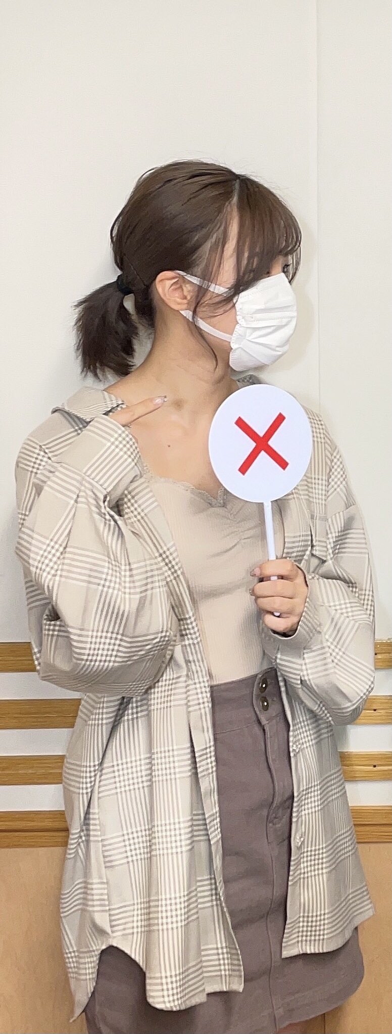 【アイマス】人気女性声優の土屋李央さん、首元にキスマークでオタク発狂か？【CUE】\n_1