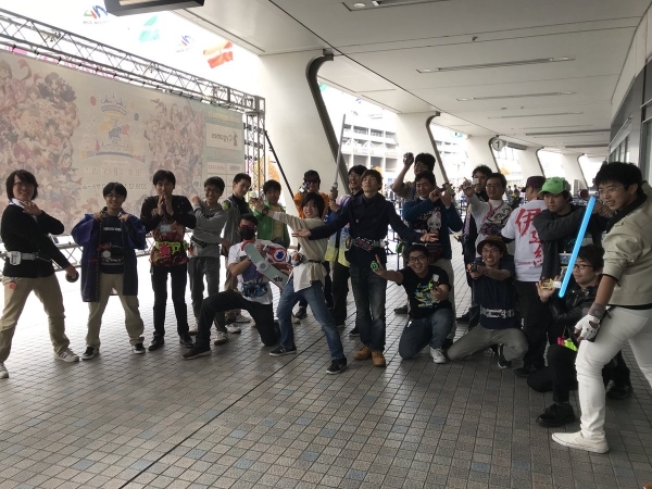 【悲報】アイマスのオタクさん、何故かライブ会場で遊戯王カードを配るw\n_1