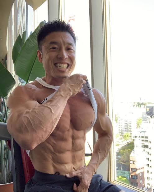 【悲報】筋肉YouTuber、ステロイダーしかいないwywywywywywywywywywywywywy\n_1