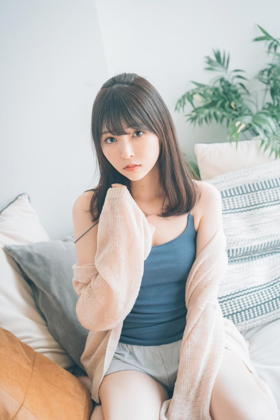 【画像】心霊ドキュメンタリー番組のアシスタントの涼本奈緒ちゃん可愛い上にえちえちな体を持っている\n_1