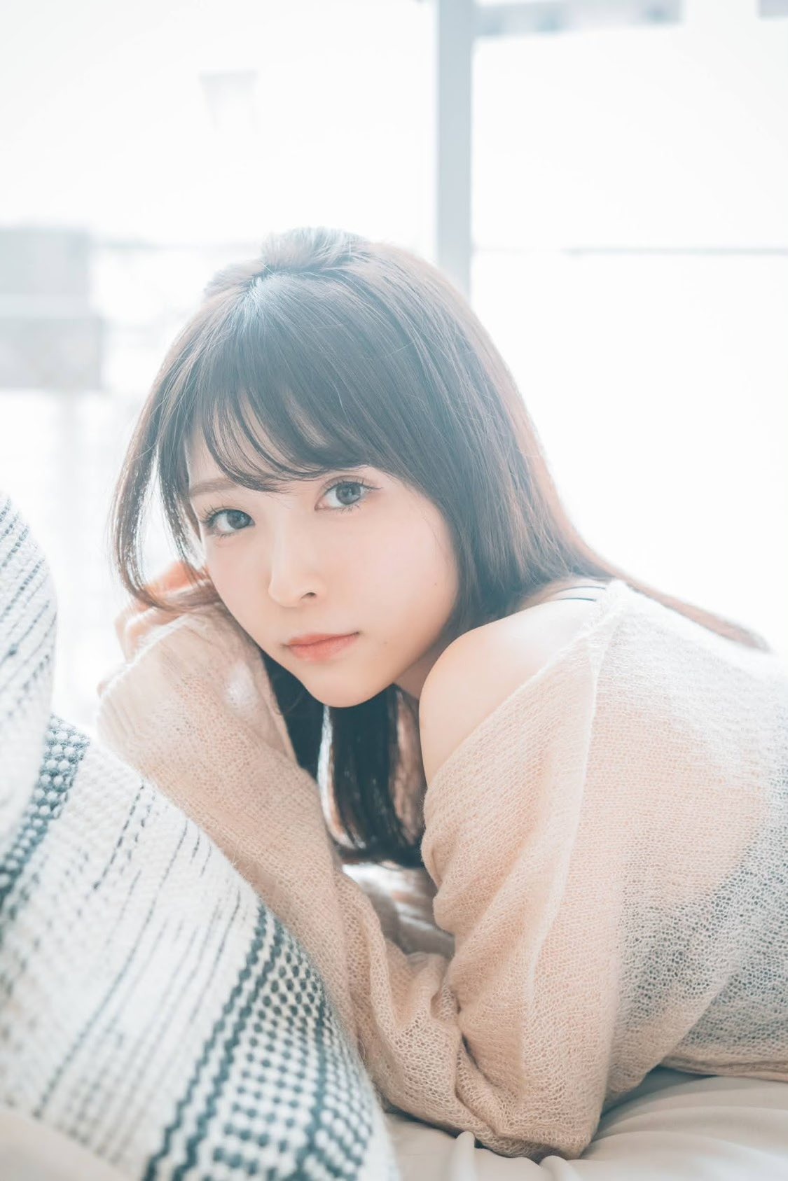 【画像】心霊ドキュメンタリー番組のアシスタントの涼本奈緒ちゃん可愛い上にえちえちな体を持っている\n_1