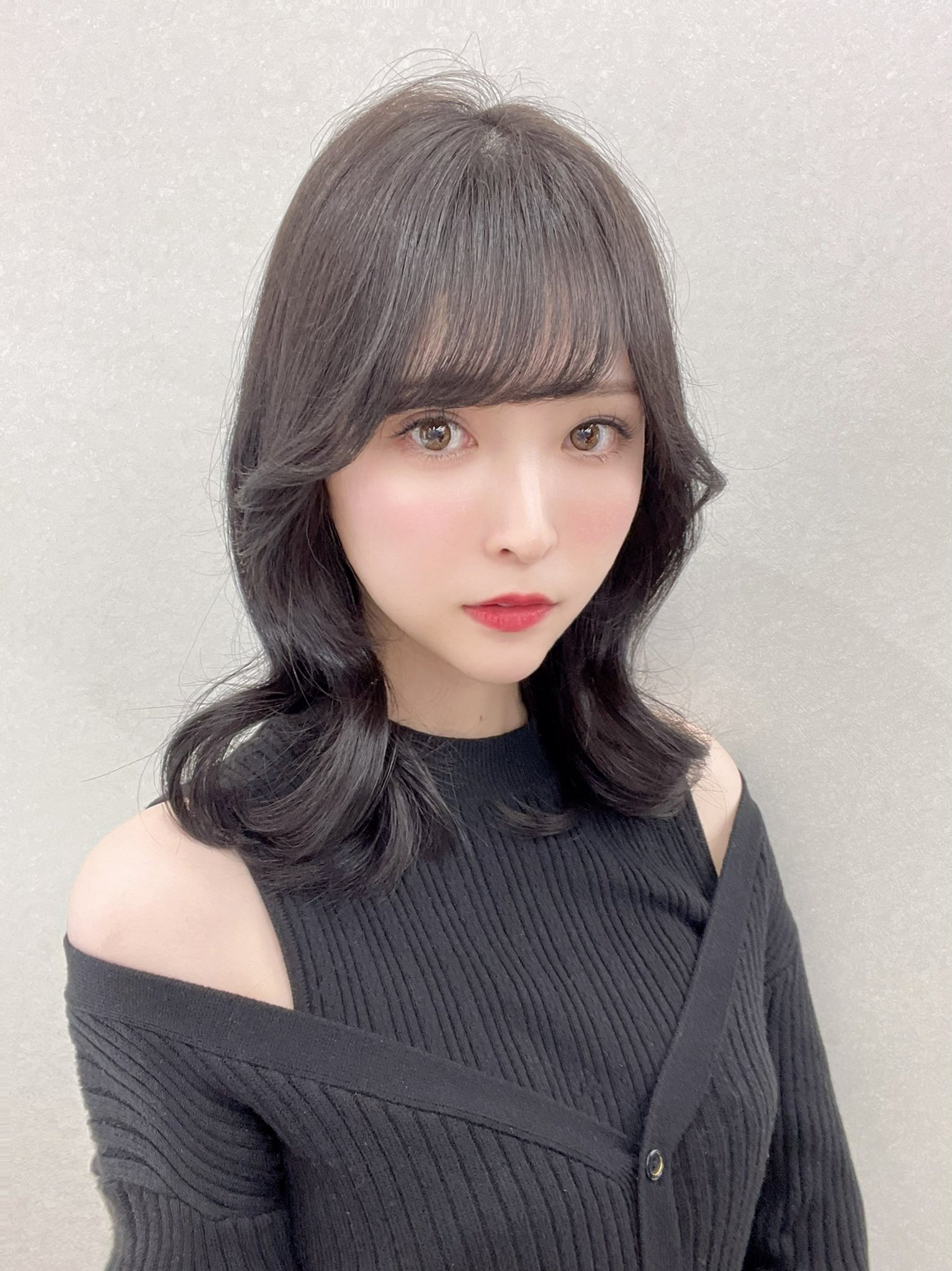 【画像】心霊ドキュメンタリー番組のアシスタントの涼本奈緒ちゃん可愛い上にえちえちな体を持っている\n_1