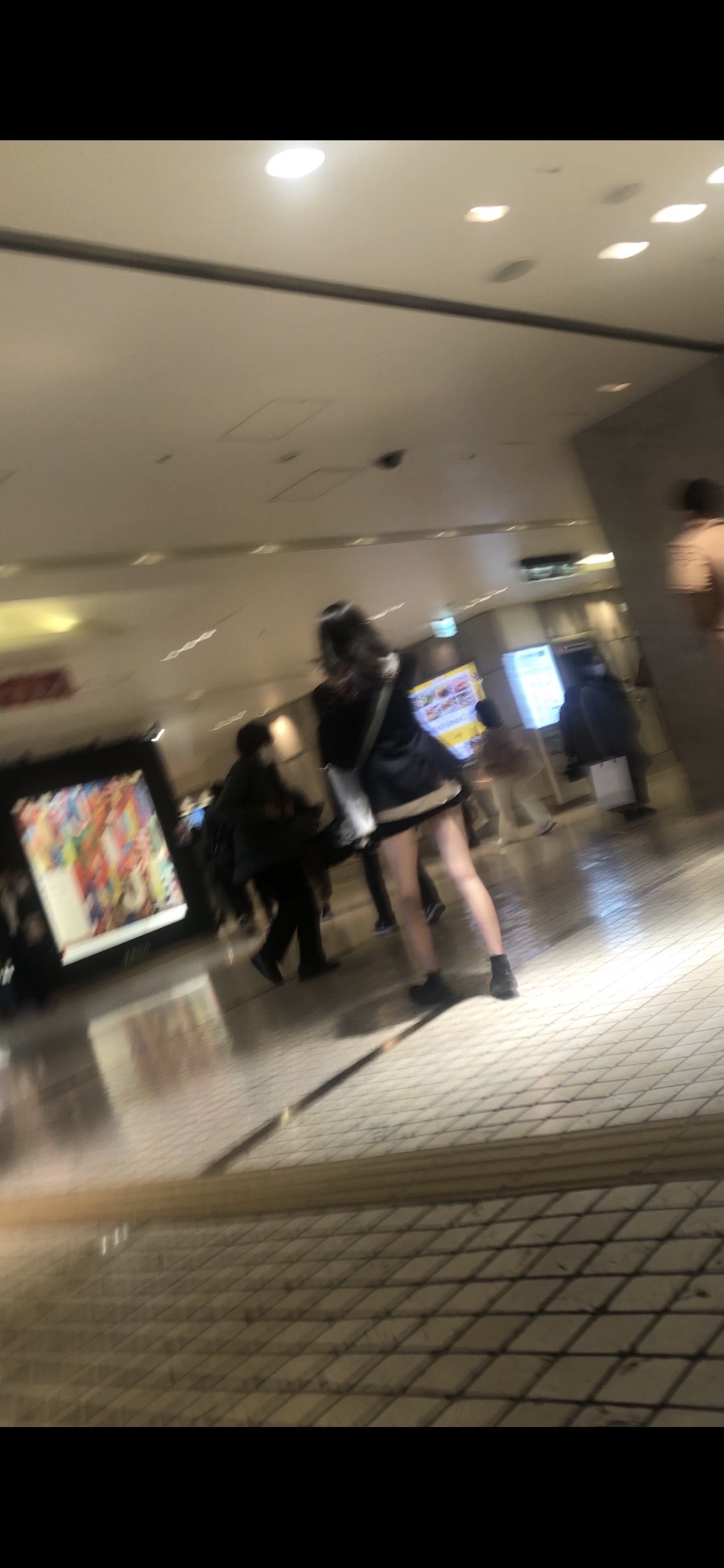 【速報】スレンダー色白美脚ミニスカ茶髪巻き髪SランクJK\n_1