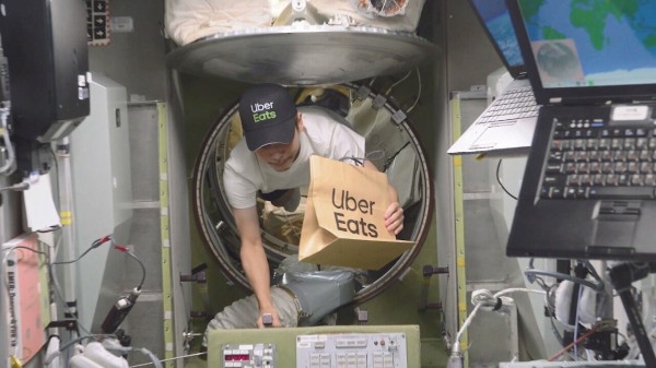 【悲報】前澤友作さん、号泣宇宙で宇宙兄弟を読む\n_3