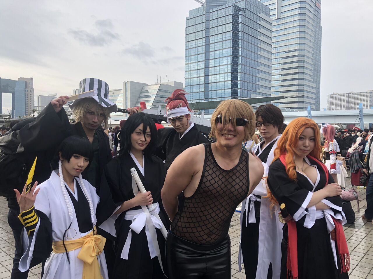 (；´ん`)｢メッシュのノースリーブにグラサンの人が久保帯人だとマジで思ってた｣\n_1