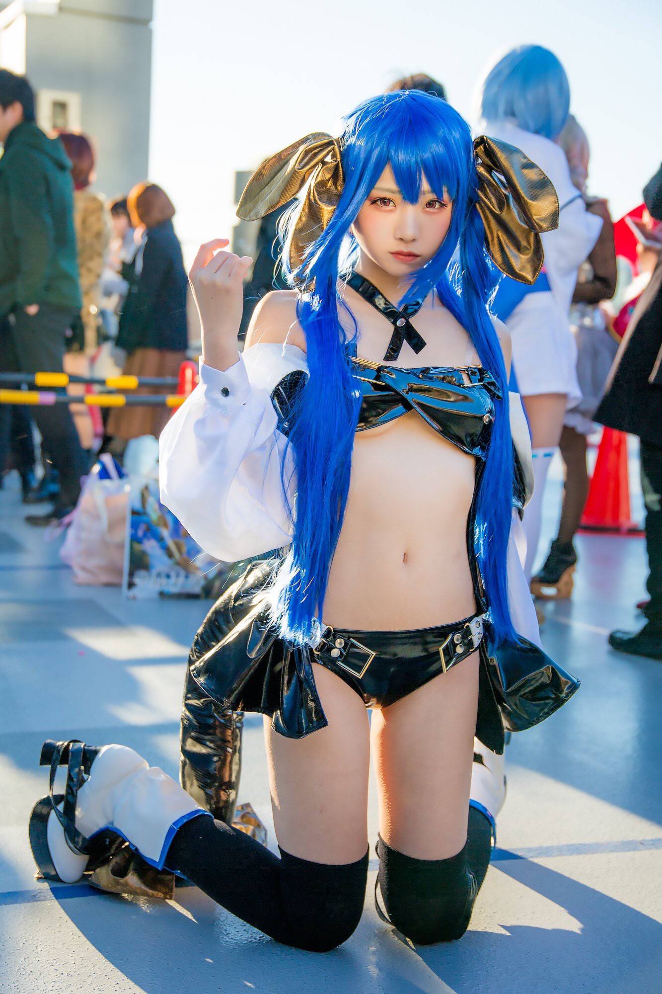 【悲報】えなこ(27歳)、コスプレイヤーなのにエッチな水着グラビアをやらされる\n_1