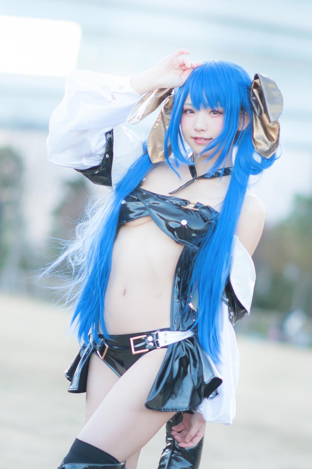 【悲報】えなこ(27歳)、コスプレイヤーなのにエッチな水着グラビアをやらされる\n_2