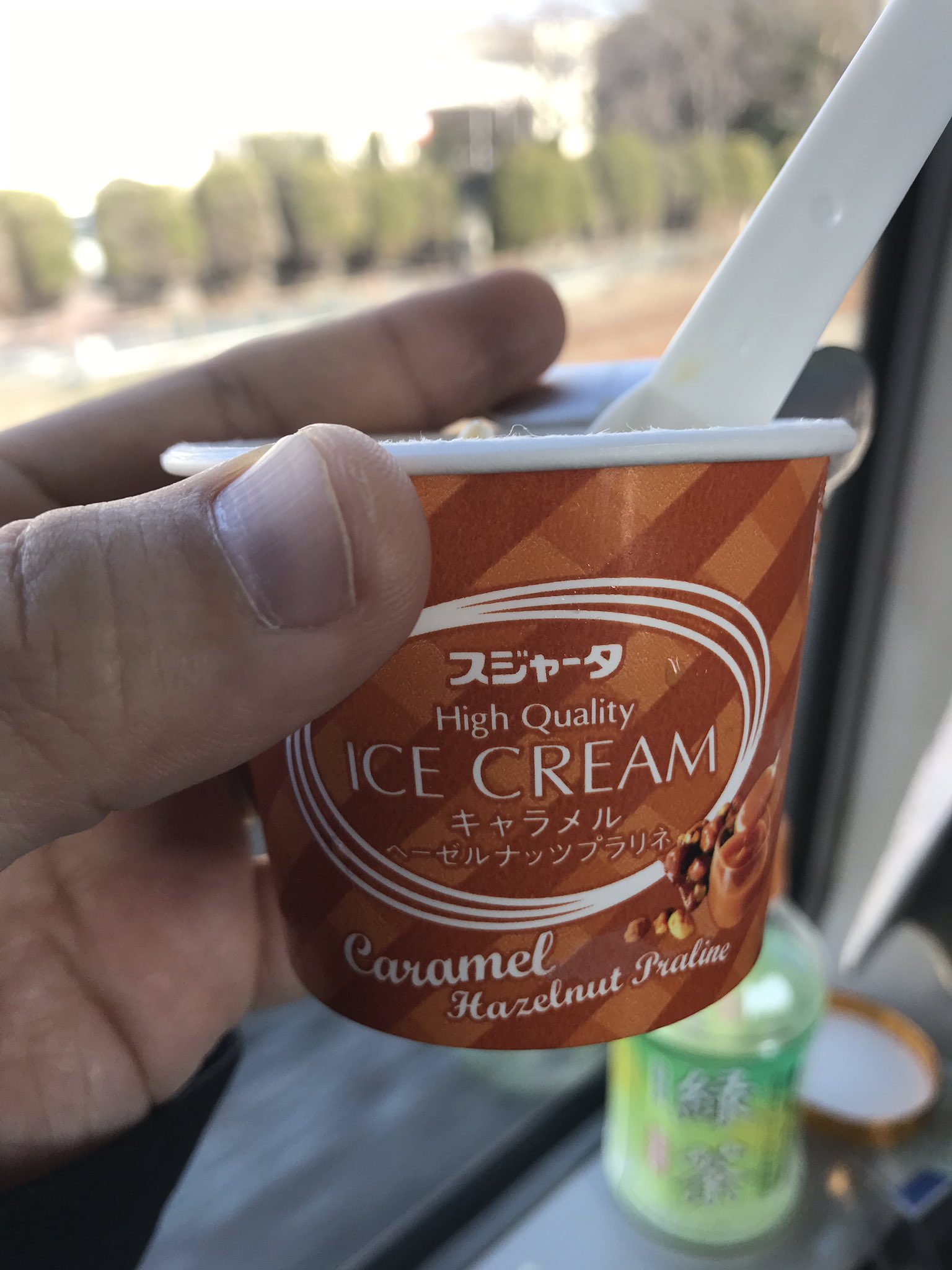 【画像】まんさん「イヤァァァァァ！！コンビニでVtuber見てるバチャ豚がいる！！」ｶﾒﾗﾊﾟｼｬ\n_1