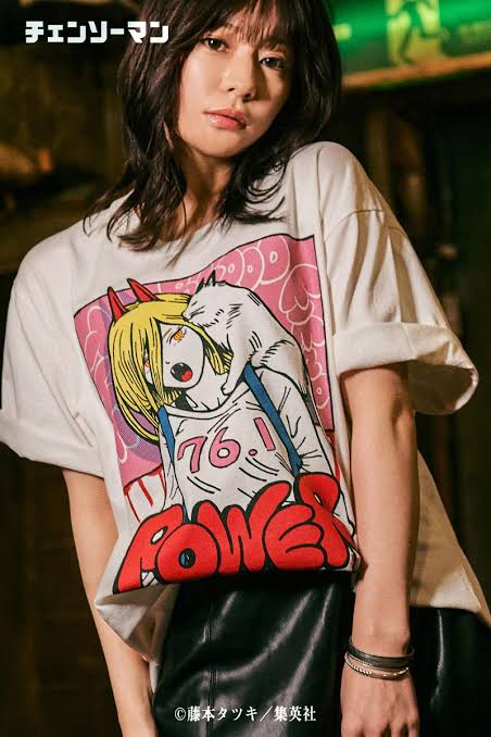 【画像】最近のアニメTシャツ、普通にオシャレだと話題に\n_1