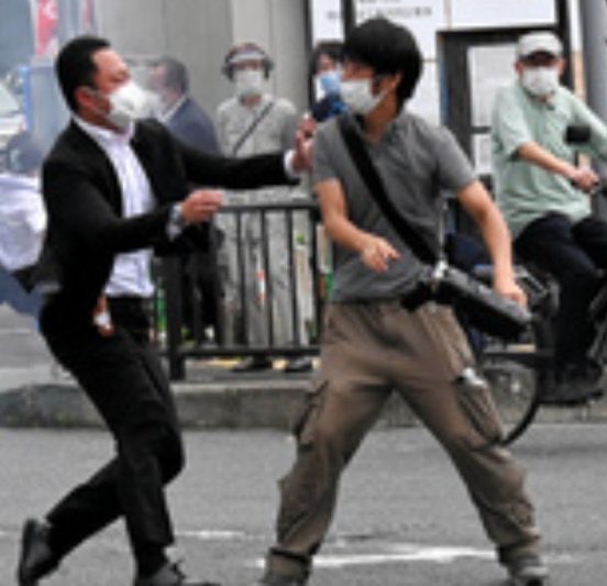【動画】安倍元首相が41歳弱者男性に銃撃される瞬間の映像がコチラ\n_1