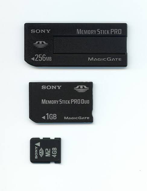 【悲報】PlayStation\xa0Vita\xa0(2011-2019)さんの思い出、何もない\n_1