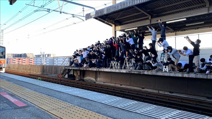 【悲報】撮り鉄さん、ついに日本脱出を決意 \n_1