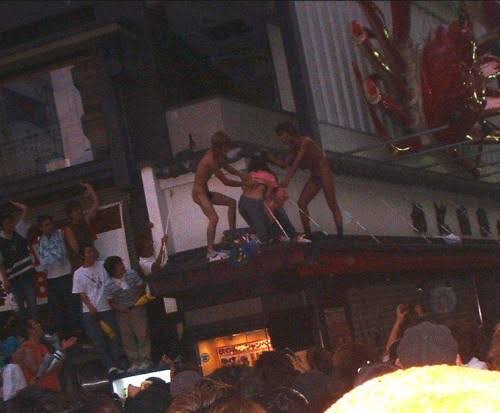 【朗報】道頓堀川に飛び込んだマンさん、美しすぎるwxwxwxwxwxwxwxwxwxwxwwywywywywww \n_1