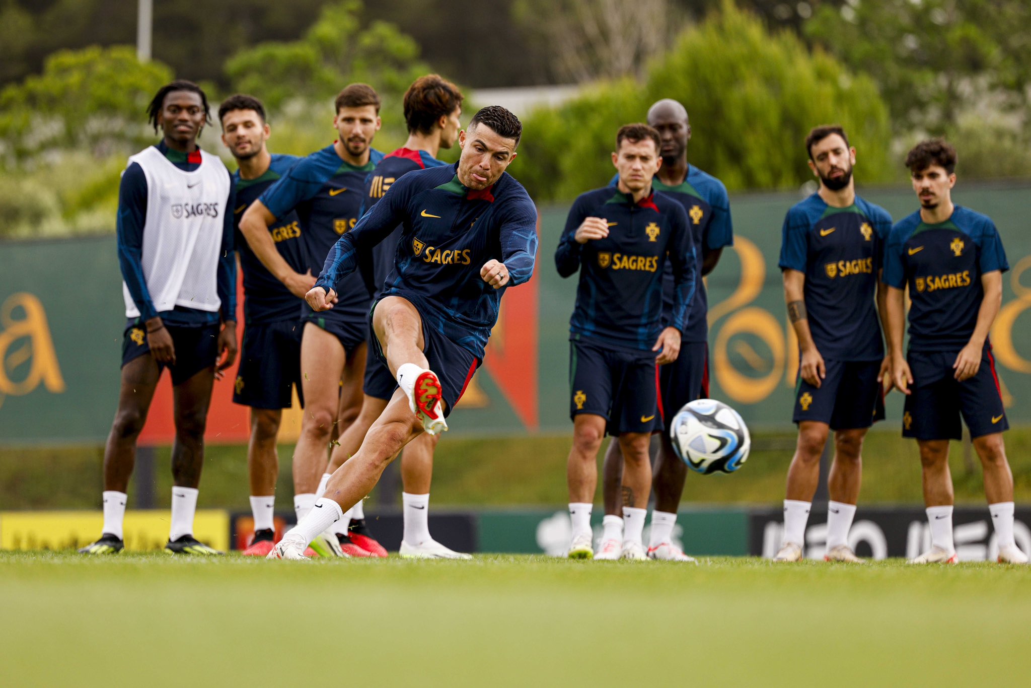 【悲報】日本サッカー最大のスター本田圭佑さん、よく見ると実績がショボすぎる \n_1