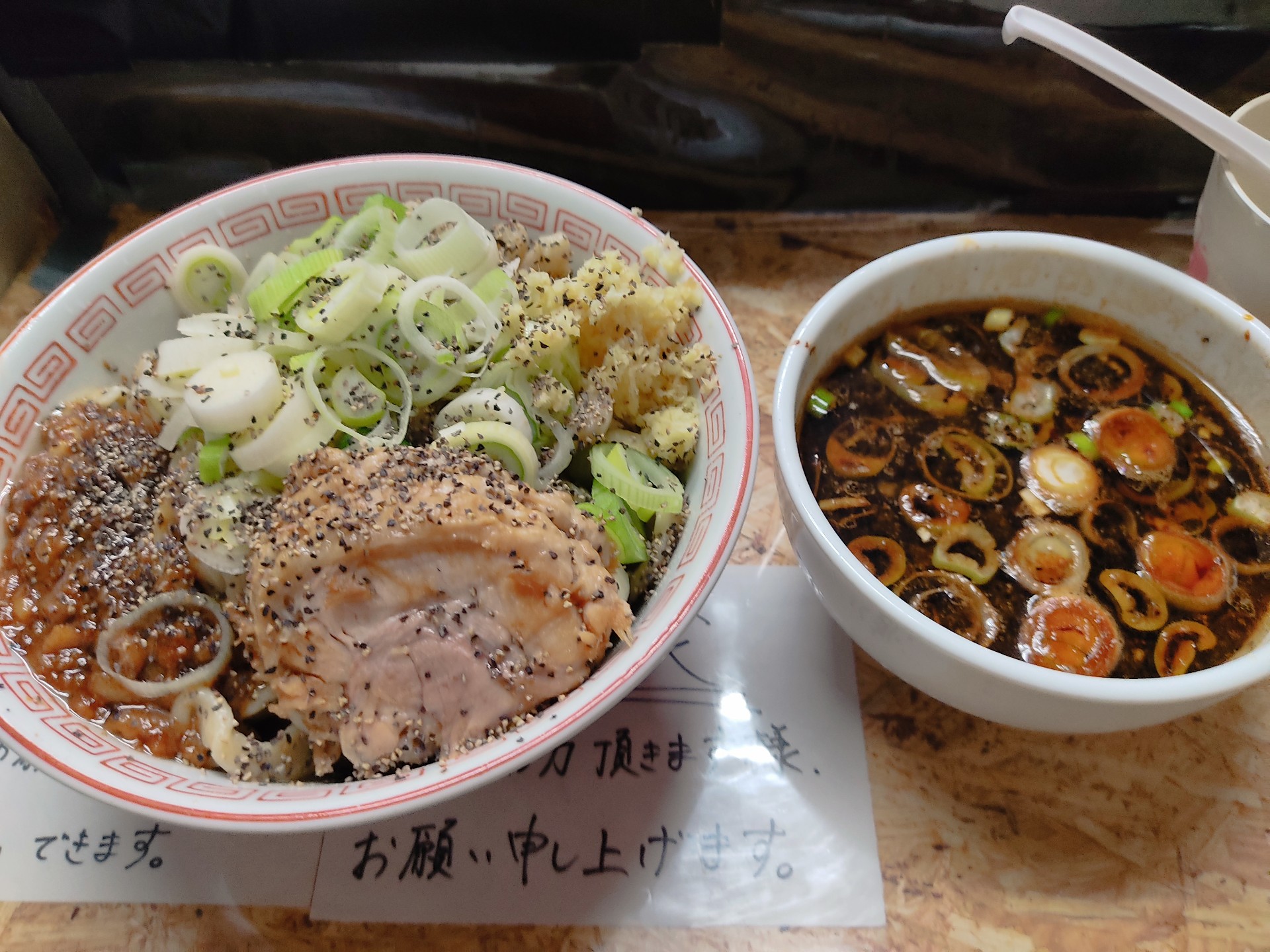 【画像】ぼく、富山ブラック風つけ麺食べてしまう🥴  [663277603]\n_1