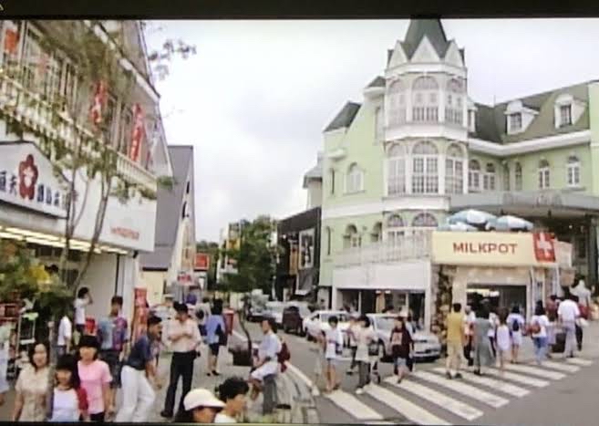 【岸田悲報】1980年代、「清里」とかいう山梨の山奥がオシャレスポットになって日本人の若者が集まってたとか信じられるか？ 《※画像》  [904158236]\n_2