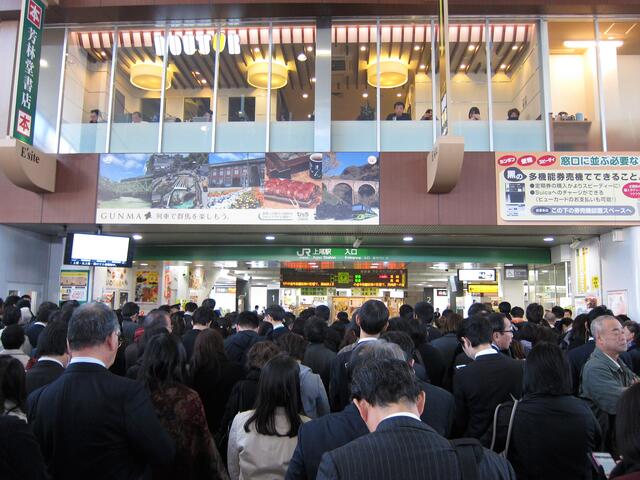 【画像】平日の朝、社畜共を見下ろし見下せる最高のスポットｗｗｗｗｗ \n_1