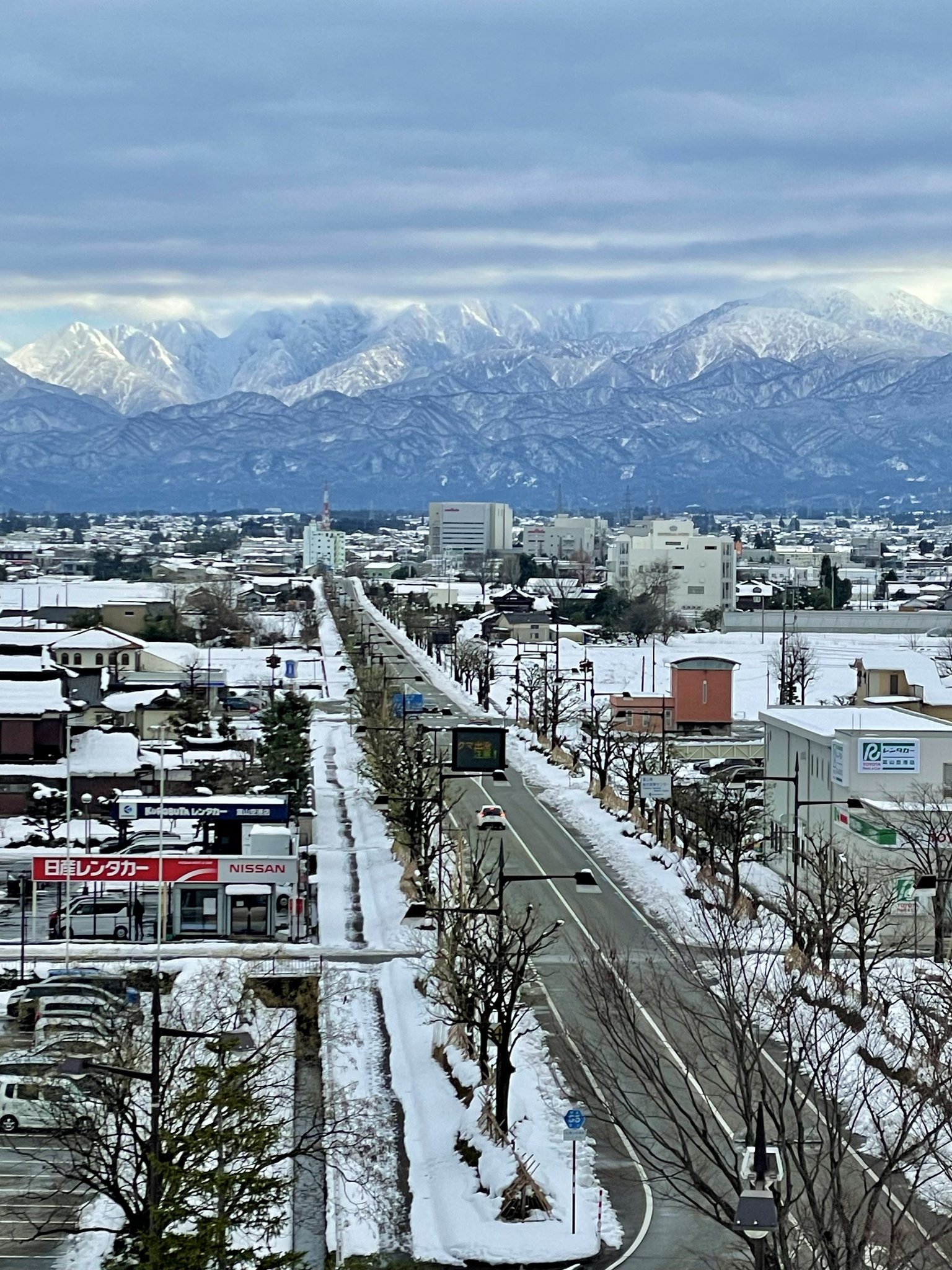 突然ですが、富山から毎日見える冬の立山連峰をご覧下さい。  [782460143]\n_1