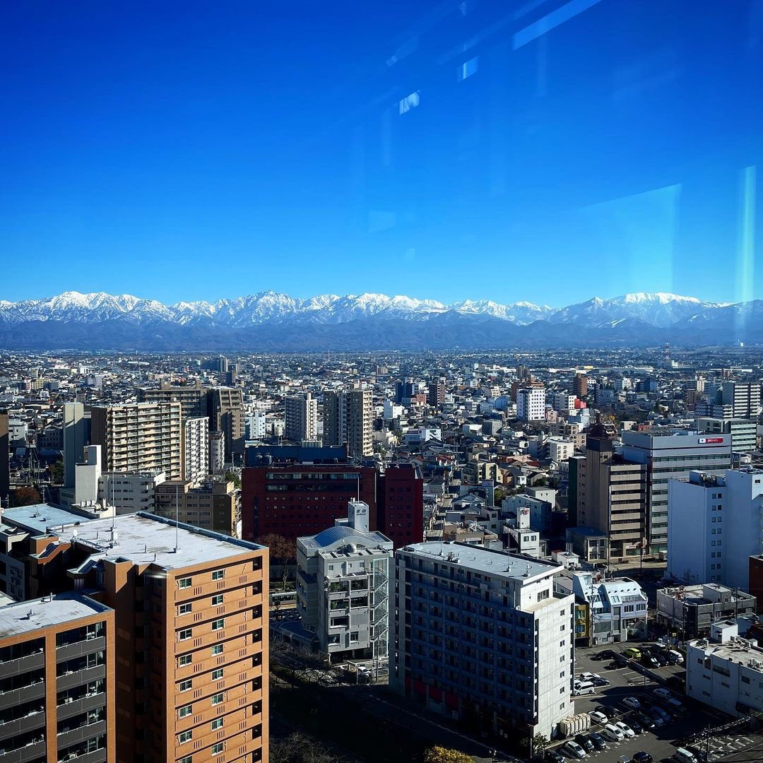 突然ですが、富山から毎日見える冬の立山連峰をご覧下さい。  [782460143]\n_5