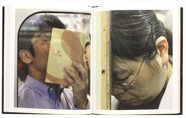 【悲報画像】外国人写真家が東京の通勤ラッシュに驚愕「彼らはなんのために生きているのか」  [124690655]\n_2