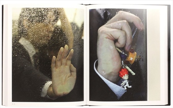 【悲報画像】外国人写真家が東京の通勤ラッシュに驚愕「彼らはなんのために生きているのか」  [124690655]\n_4