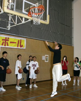 【悲報】大谷翔平の嫁、身長180cm超えのバスケ選手だったwwwwwwwwwwwwwwwwww  [802034645]\n_1