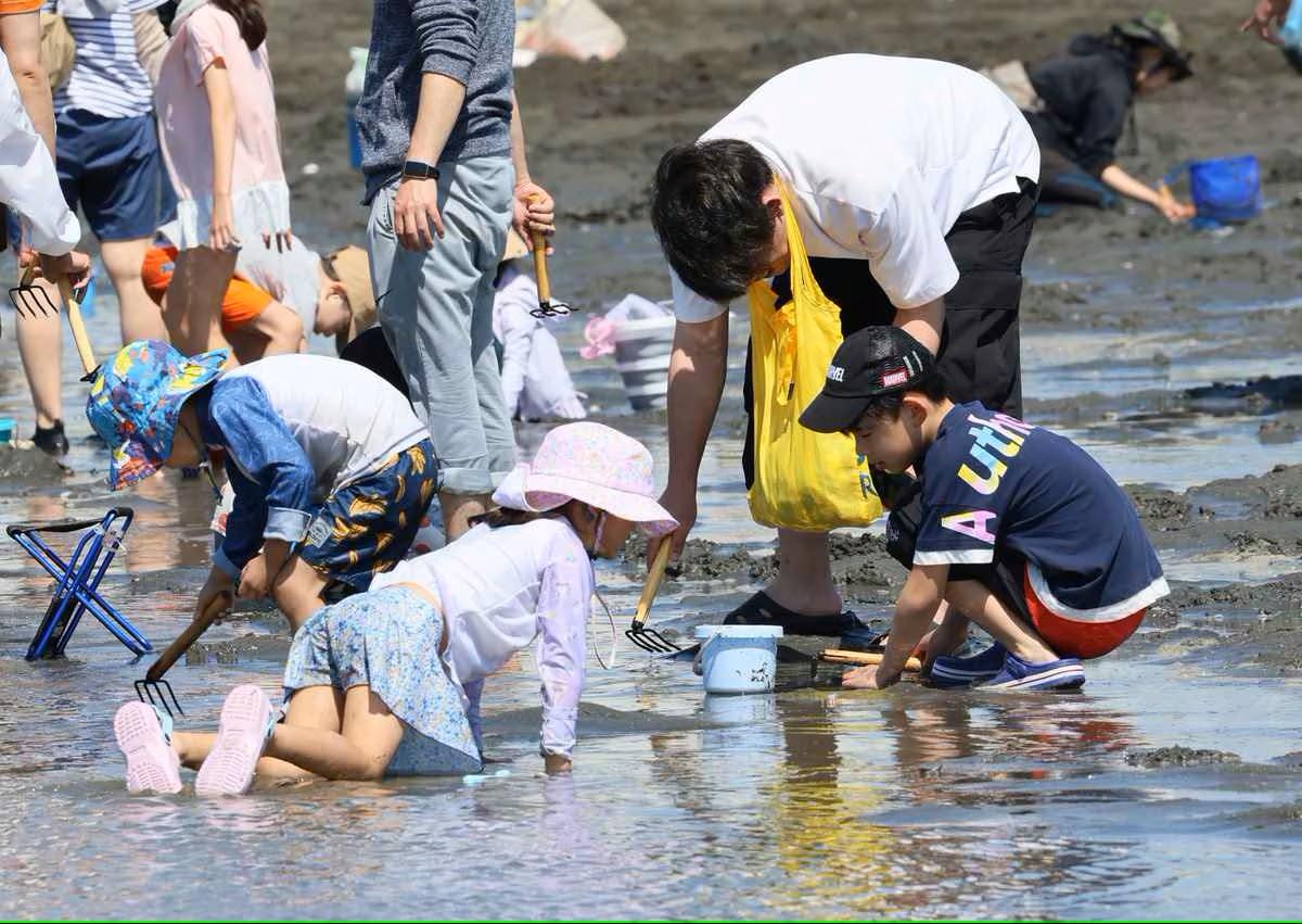 「潮干狩り」という報酬が貝しかないのに異常に集客する謎イベント  [399583221]\n_1