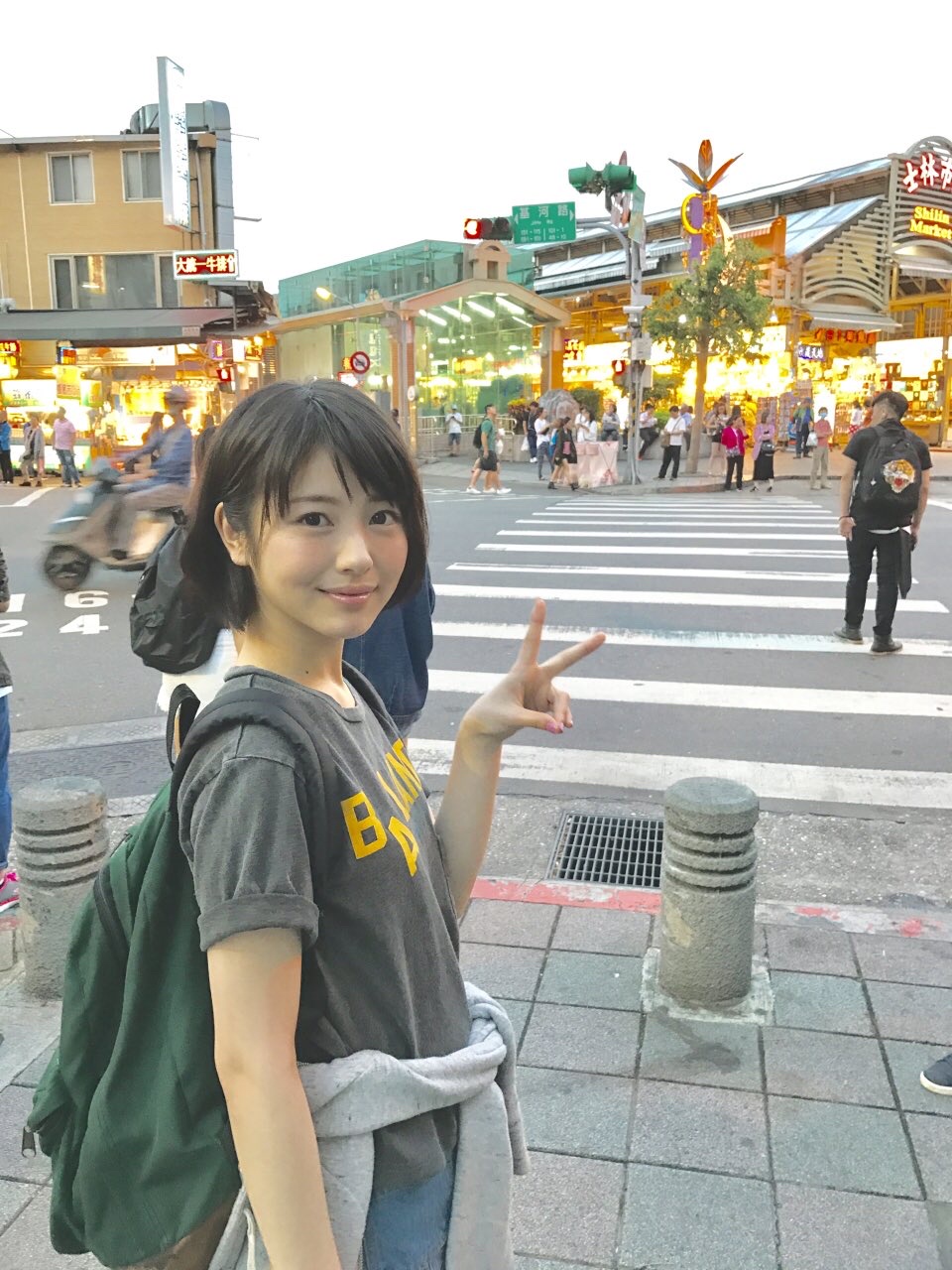 【画像】浜辺美波さんの顔面、完璧すぎる \n_1