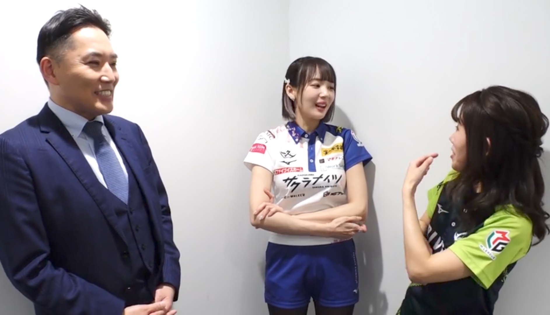 岡田紗佳、Mリーグの楽屋配信でインタビュアーに陰口言ってるのが流れて炎上・謝罪  [481941988]\n_1