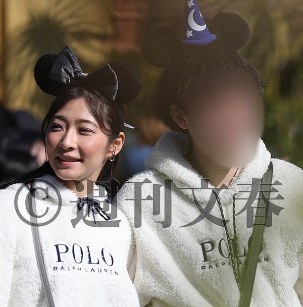 【悲報】NHKニュース7畠山衣美アナ、不倫相手とペアルックでディズニーデートしたのがバレて公式サイトから名前を消される  [481941988]
_1_1