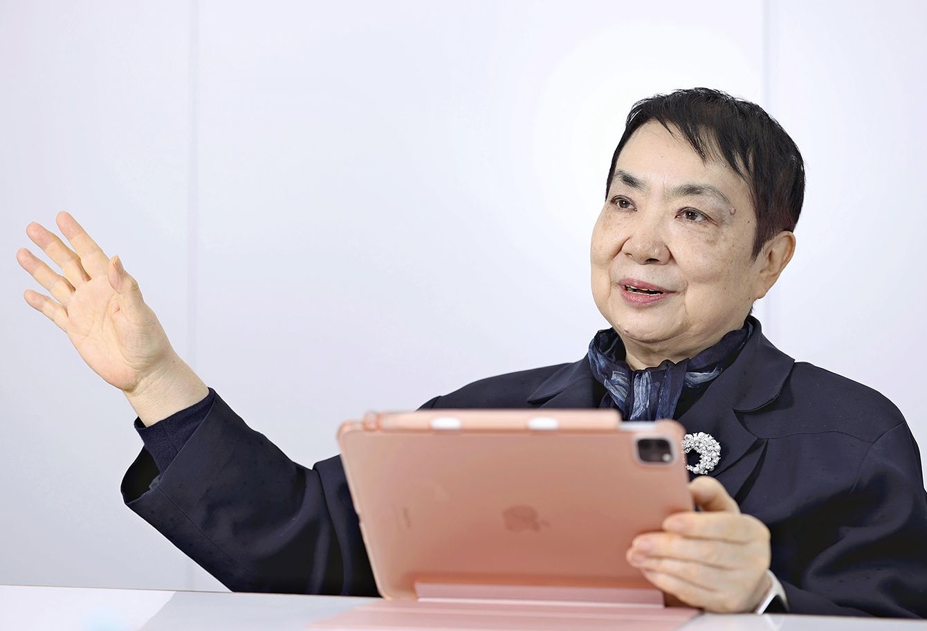 1985年当時34歳の時に1人でワープロソフト「一太郎」を開発した女性プログラマー・浮川初子さんがすごく一太郎ぽい  [126042664]
_1_1