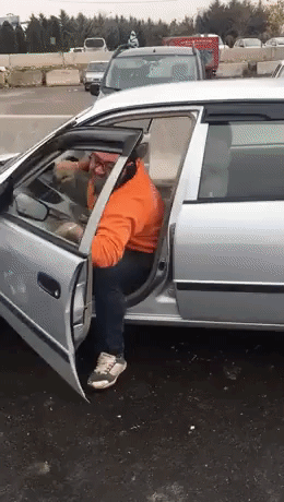 【朗報】煽り運転マン、返り討ちに遭う
_72_72