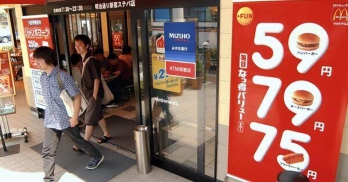 【安倍悲報】10年前のマクドナルドをご覧ください🍔 安すぎだろ…これがアベノミクスの果実か  [306359665]
_48_48