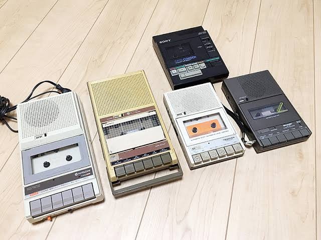 HDD不足で「テープ」が馬鹿売れ。GB単価が安く、現在の生成AIの生成速度では十分すぎるため。なおSSDは滅亡する。  [422186189]
_38_38