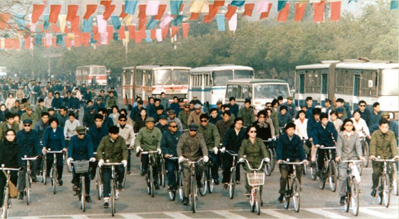 バブル時代の日本人「え？数十年後の日本はお米は高くて買えない、公共インフラはボロボロ、中国に経済や技術力で完敗してるってマジ？」  [153736977]
_45_45