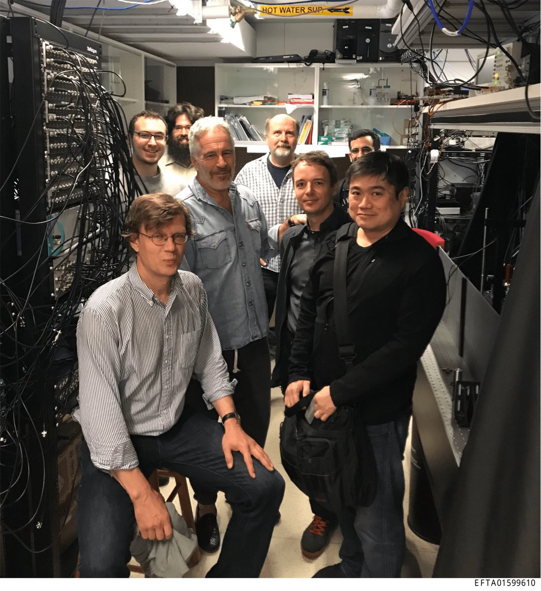 ビットコイン、エプスタインコインだった……  [853653592]
_22_22