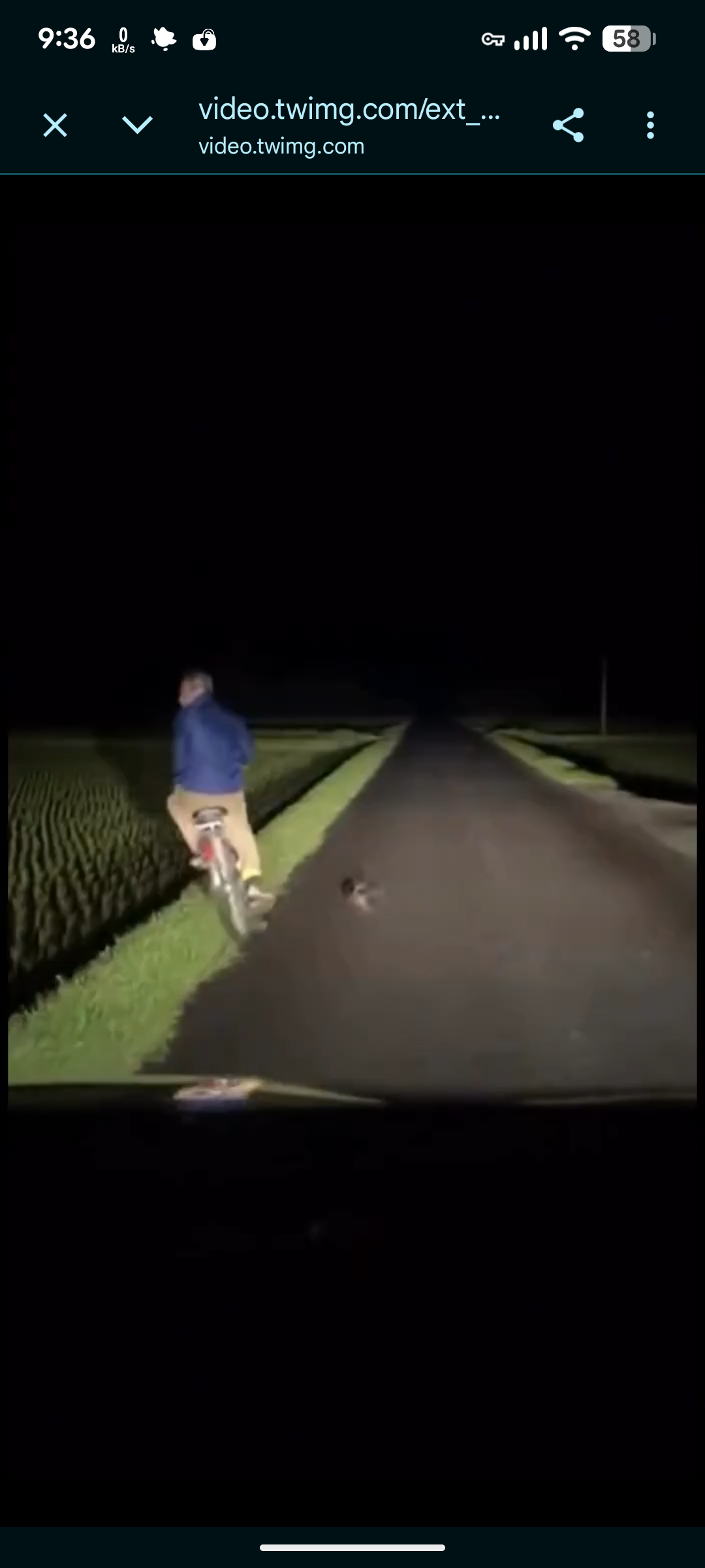 AI動画のシンギュラリティ突破…迷惑おっさんの動画がAIか本物か見分けがつかなくなる  [793187428]
_6_6