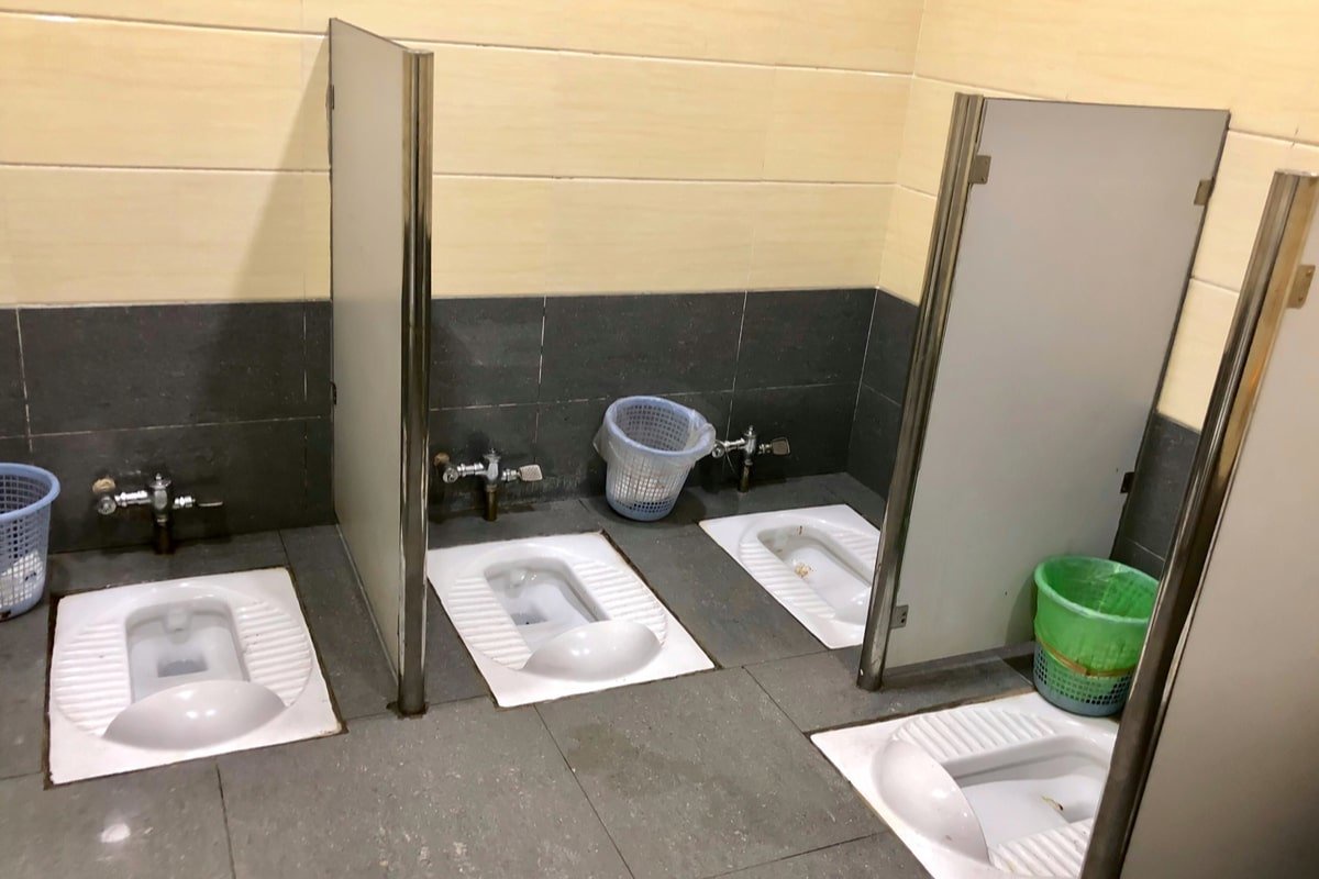 【悲報】女子トイレが混んでいる理由がこれwwwwwwwww  [394133584]
_84_84