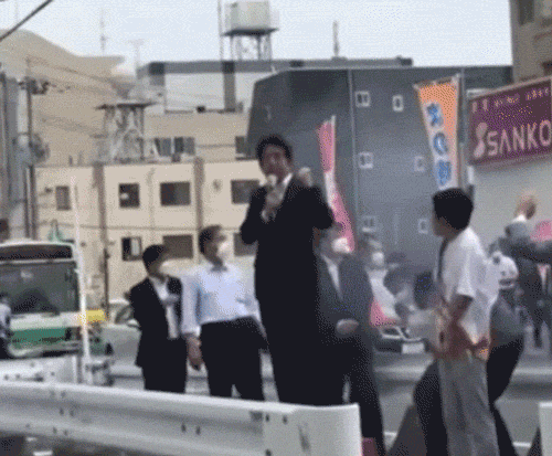 エンジニア「技術的には可能です（ふくれっ面」営業ぼく「じゃあやろうよ笑 やらない理由を探すんじゃなくてさ笑」  [175344491]
_19_19